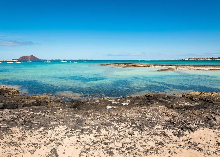 Home2book Tranquil Oasis Apt, Pool & Terrace דירה