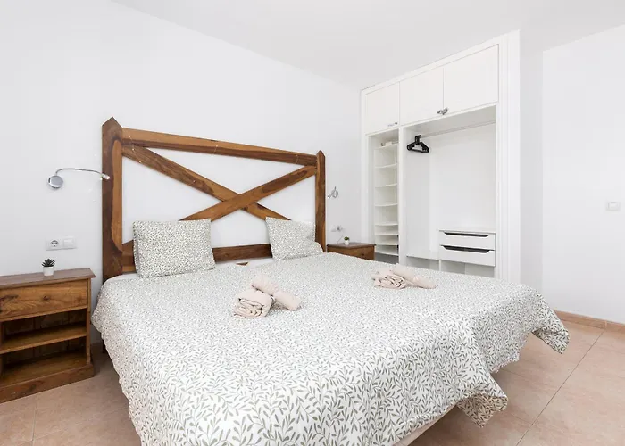 Home2book Tranquil Oasis Apt, Pool & Terrace דירה *